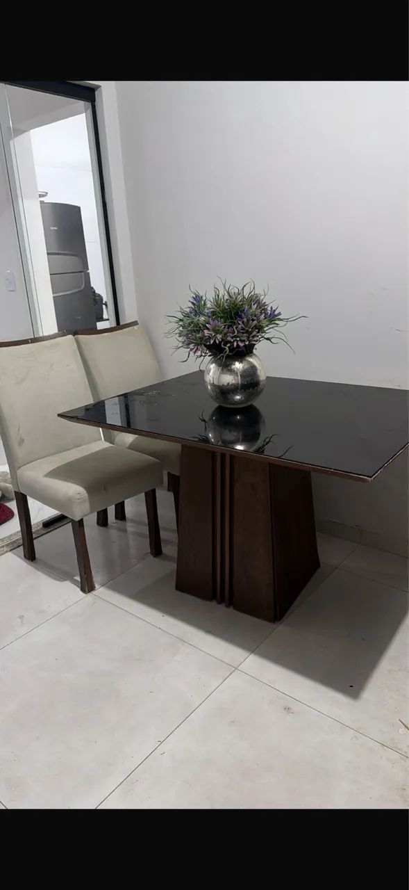 Mesa de jantar 4 cadeiras