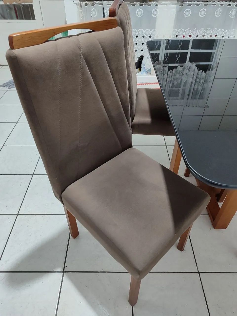 MESA DE JANTAR TAMPO DE VIDRO COM 4 CADEIRAS - Foto 4