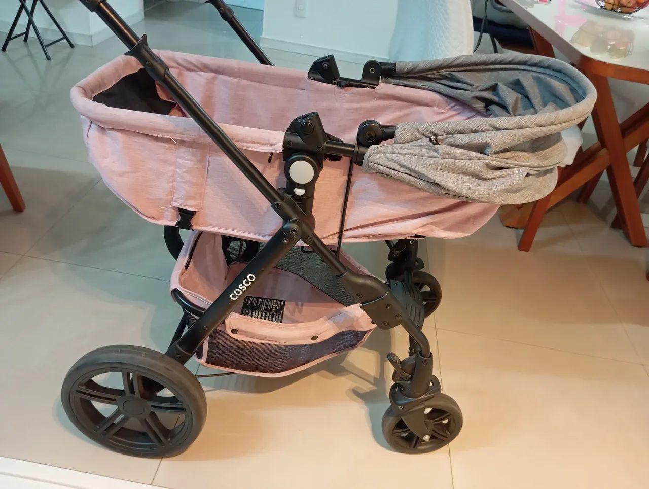 Carrinho de bebê Cosco