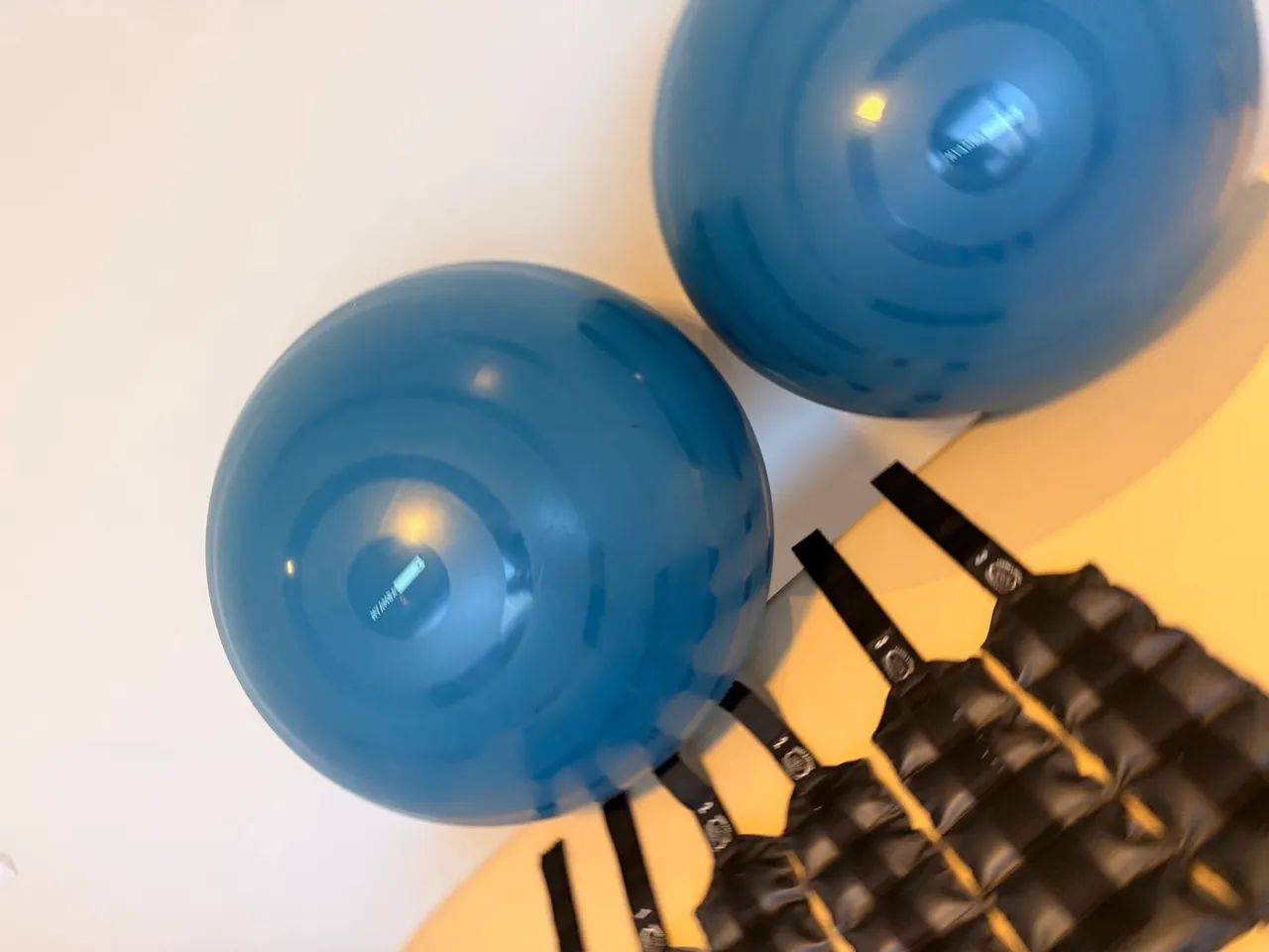 Bola de pilates e caneleiras  - Foto 4