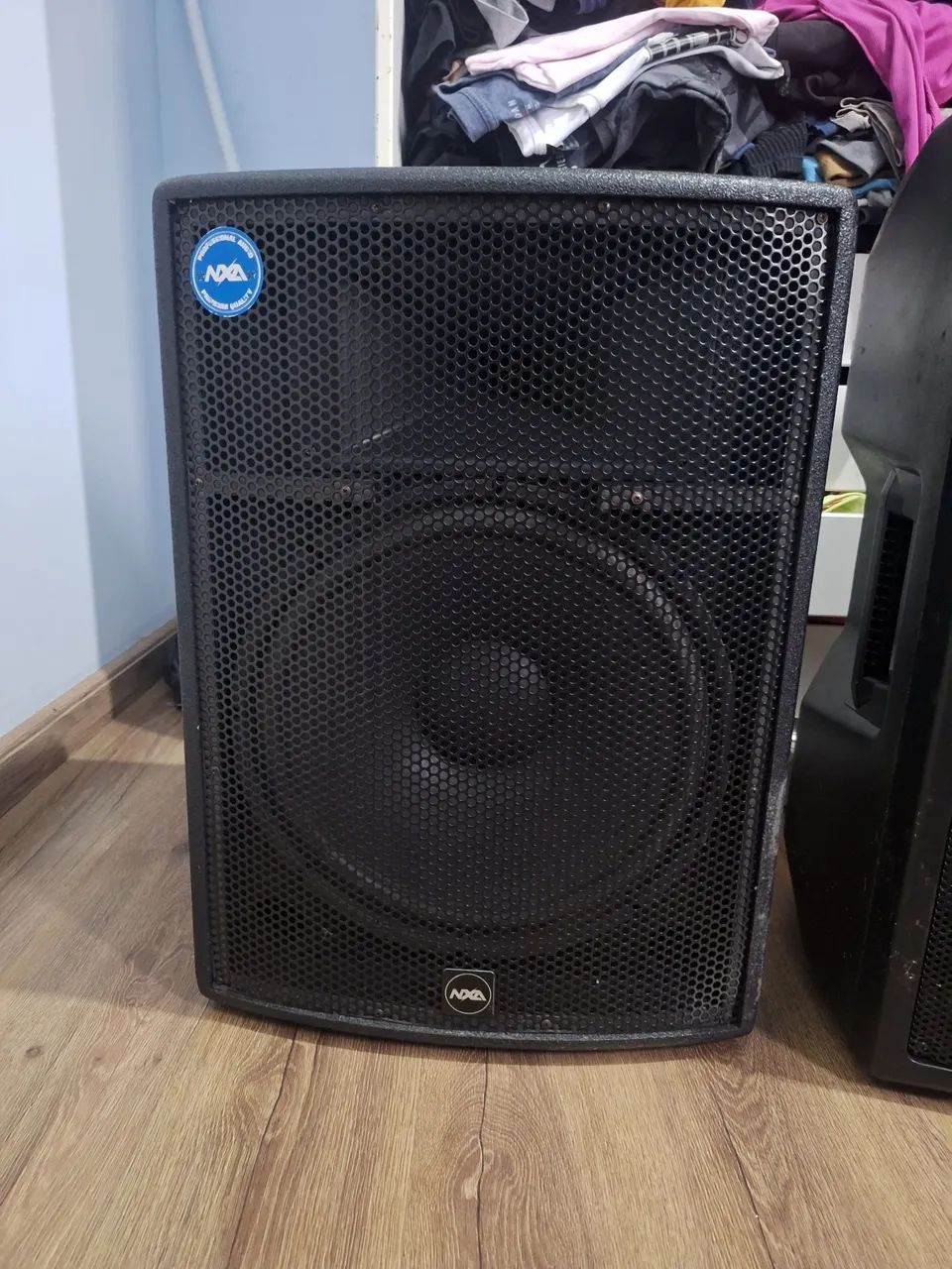 Kit de som com 2 caixas e 1 mesa 