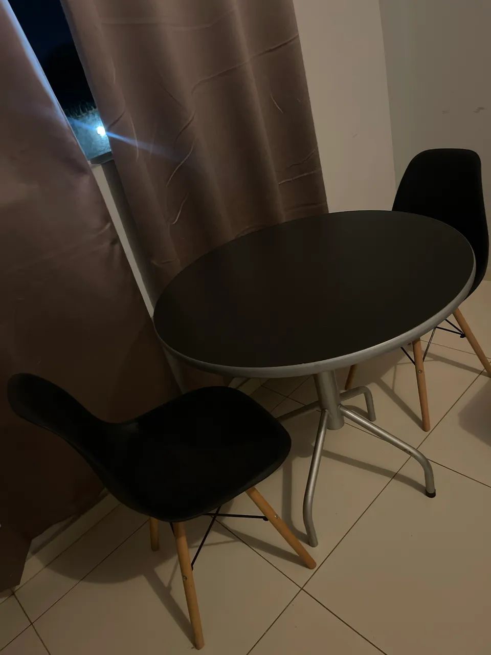 Mesa de jantar com 2 cadeiras - Foto 2