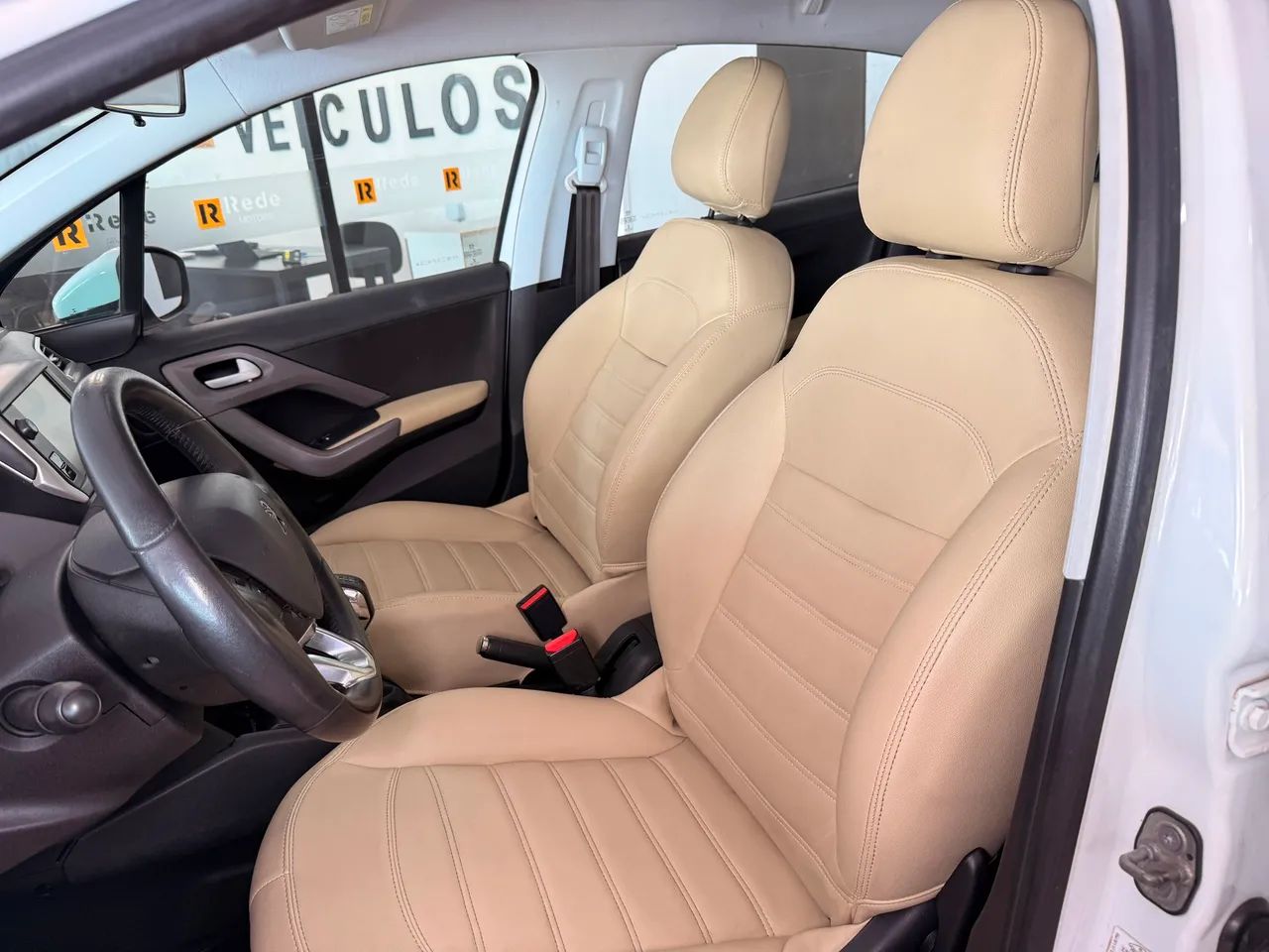 Peugeot 208 Active Pack 1.2 Flex 12V 5P Mec. 2017 - Foto 4