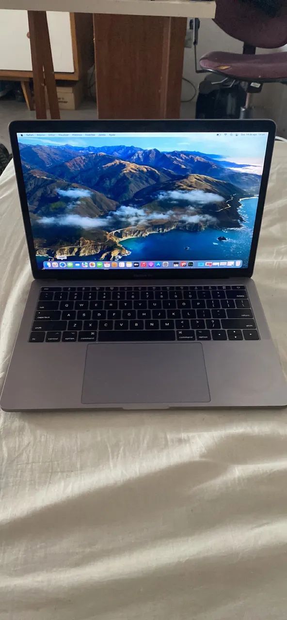 MacBook 2017 8gm ram 256ssd