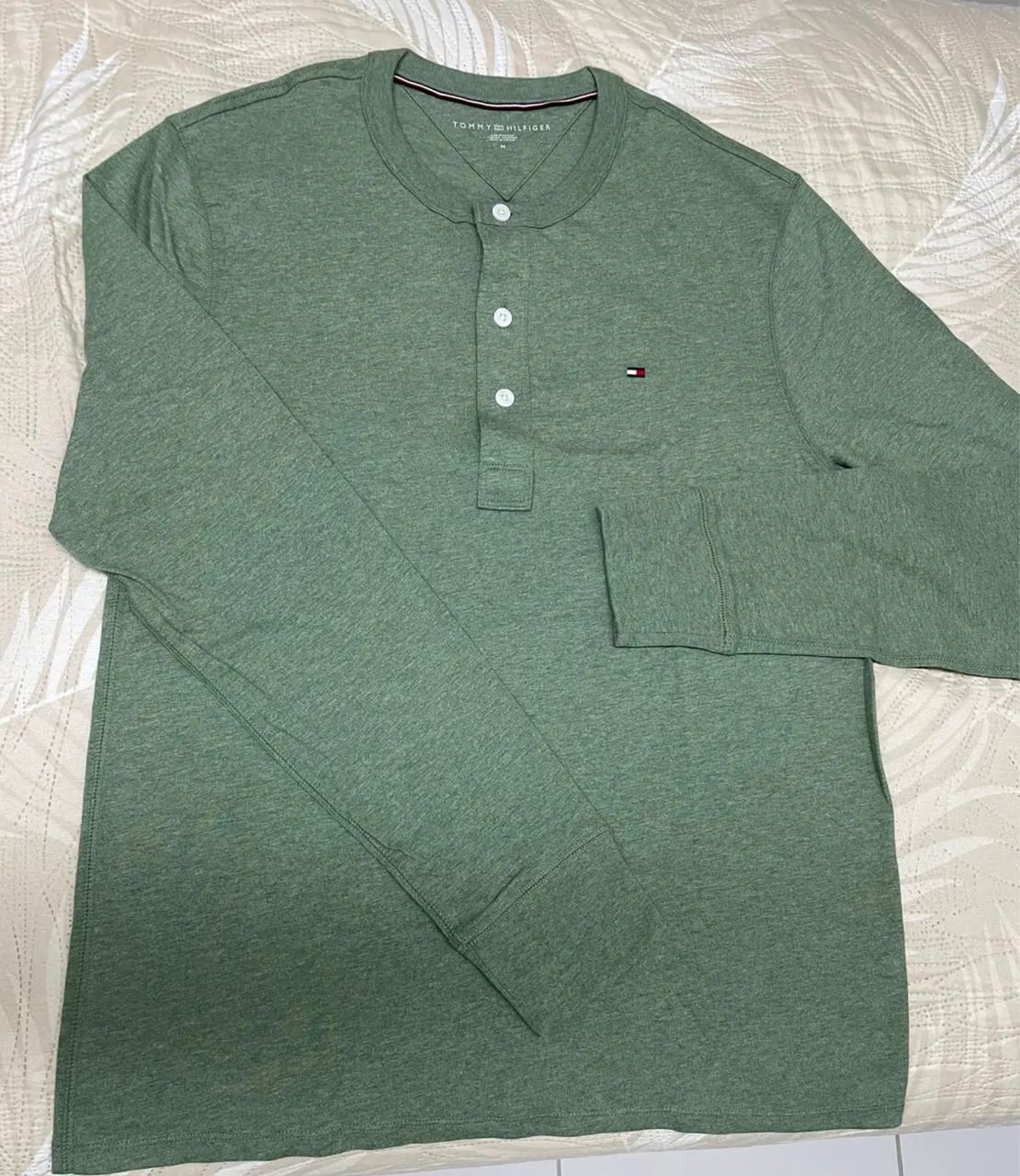Camisa malha Tommy Hilfiger importada - NOVA/SEM USO 