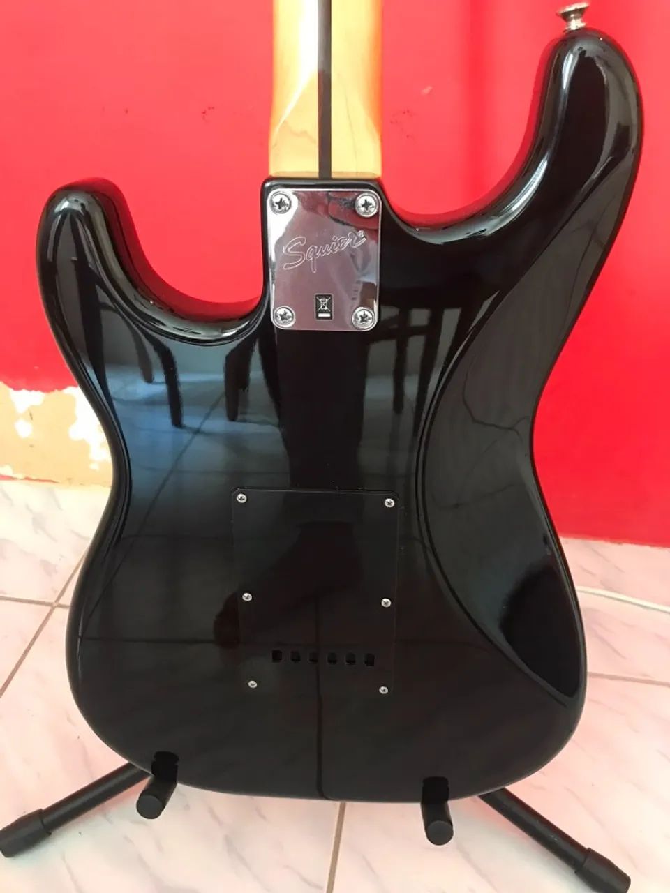 Guitarra Fender Squier Black & Chrome - Foto 4