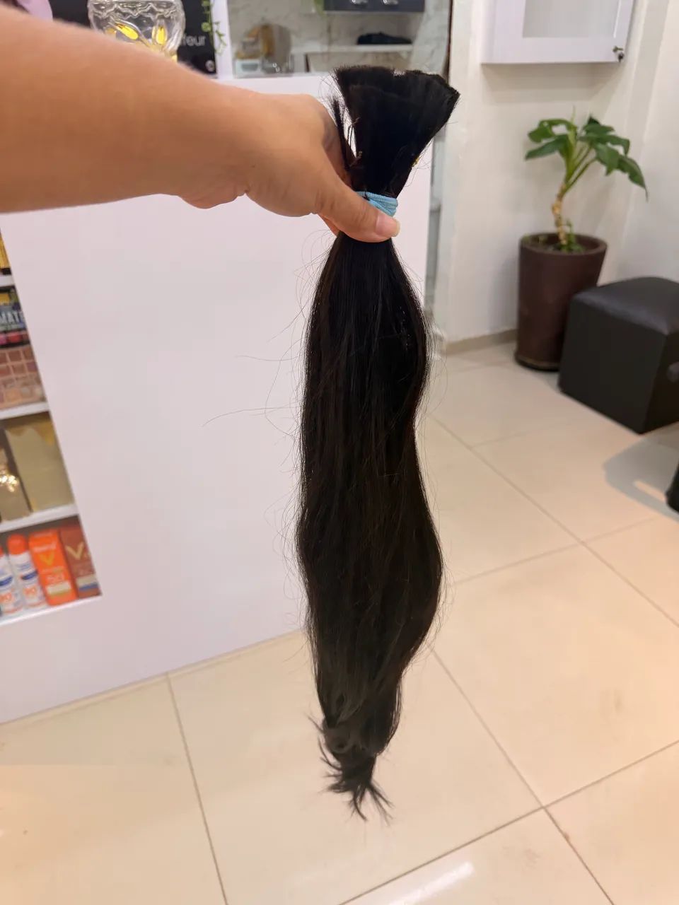 Cabelo 196 gramas 1400 reais 66 centímetros  - Foto 3