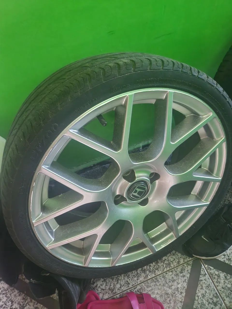 Aro 18 com pneus  - Foto 4