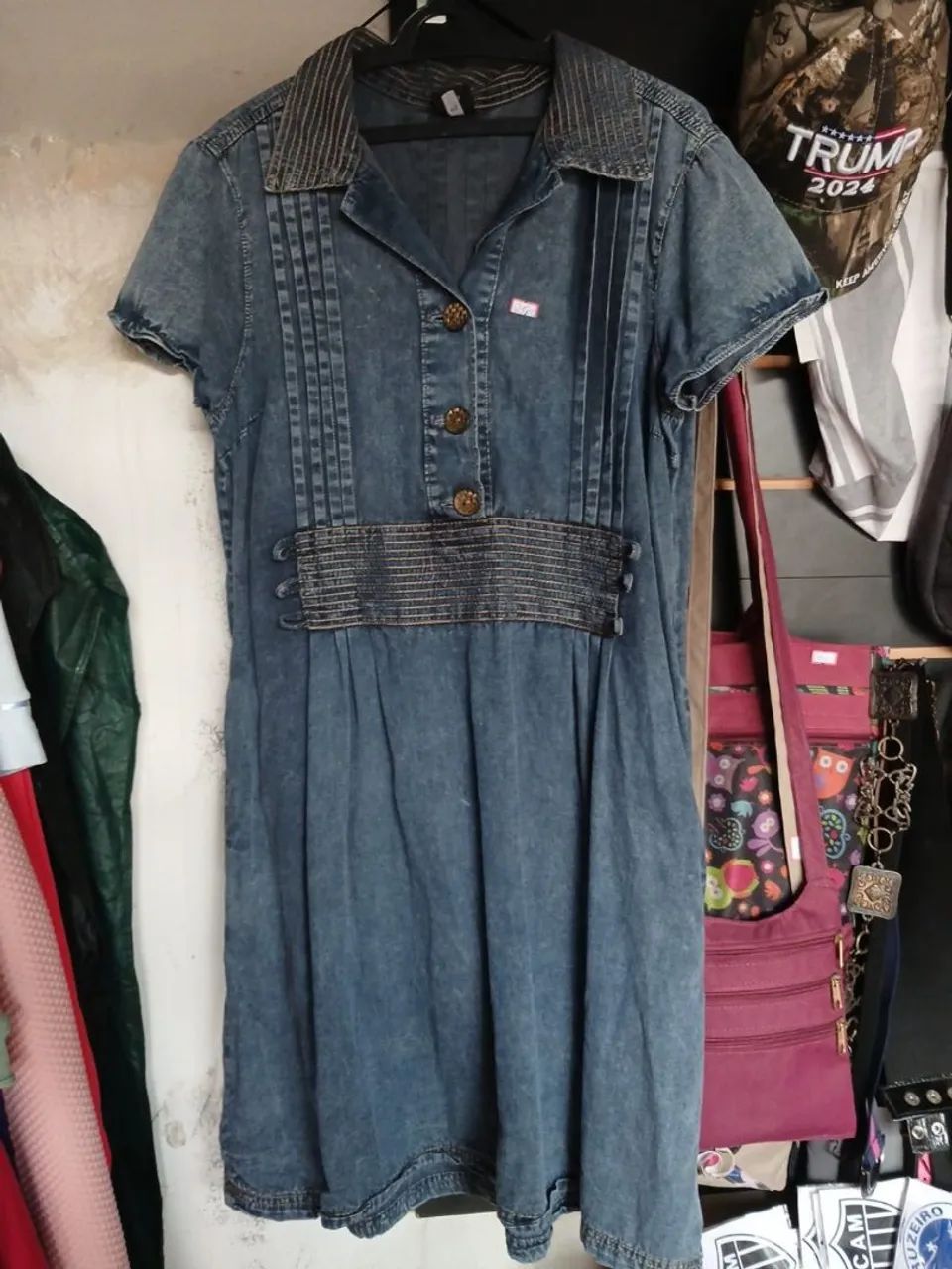 UM Macacão jeans e dois vestidos N46  - Foto 3