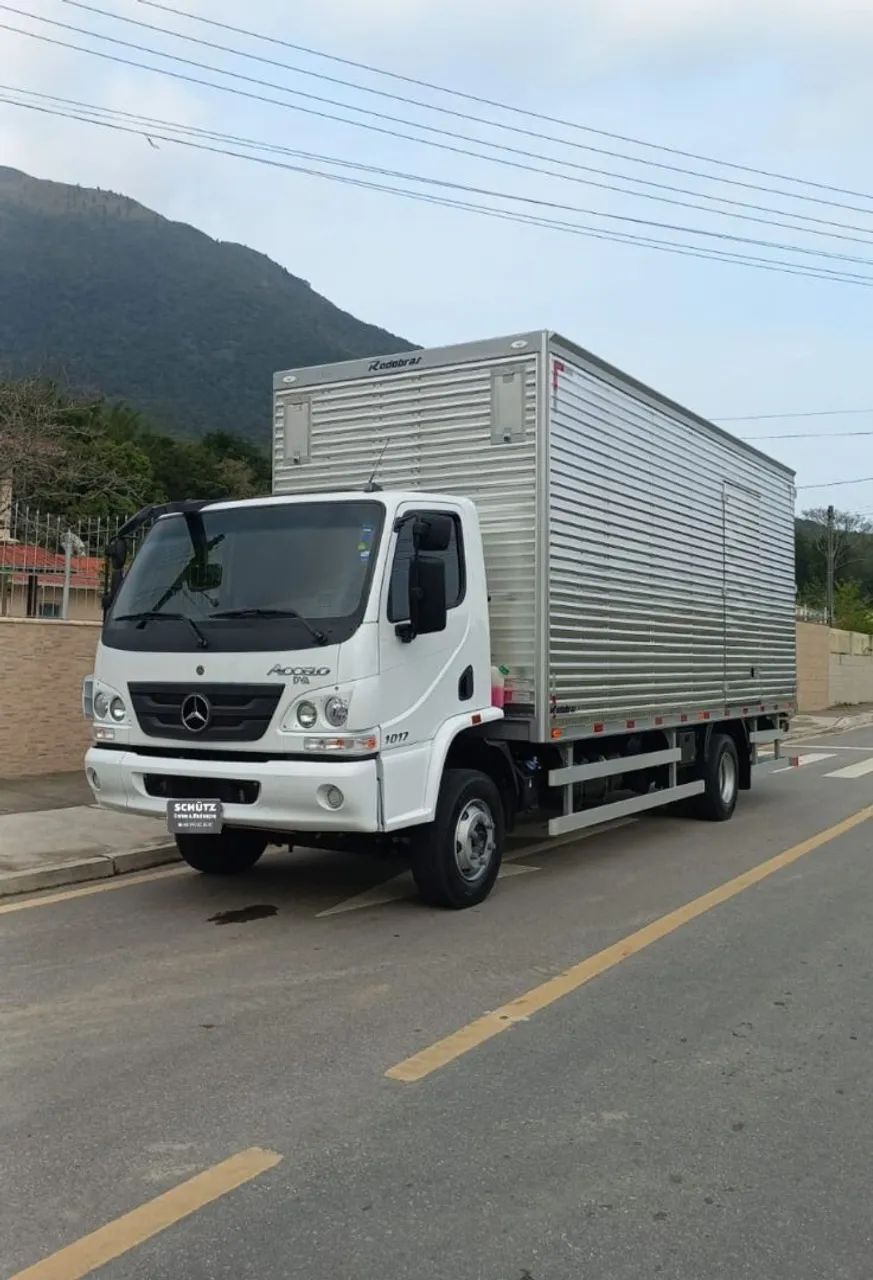Caminhão Baú com Plataforma Elevatória Fretes Mudanças Transporte de Cargas  - Foto 5