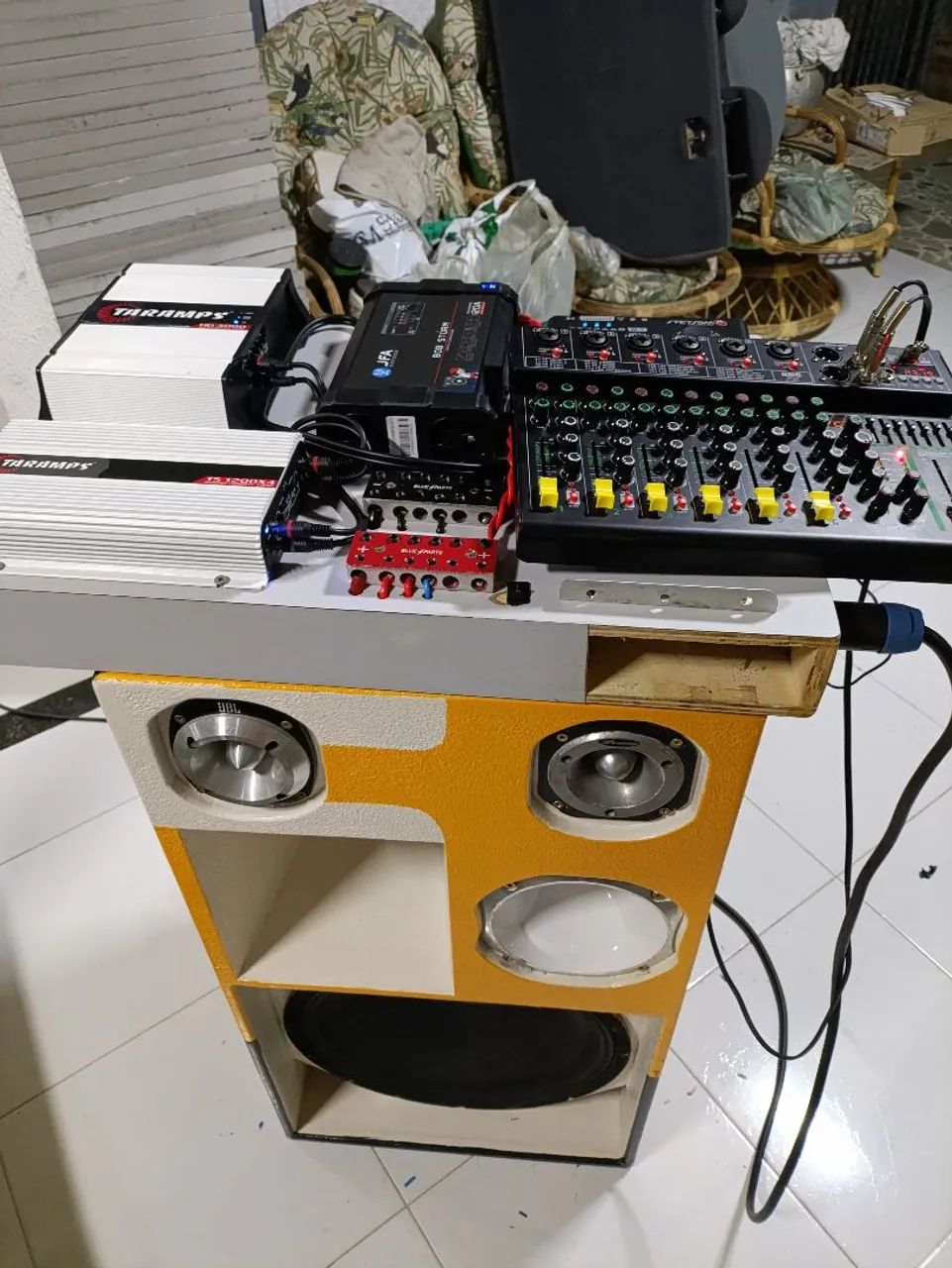 Equipamentos de som alto motivo e festas 