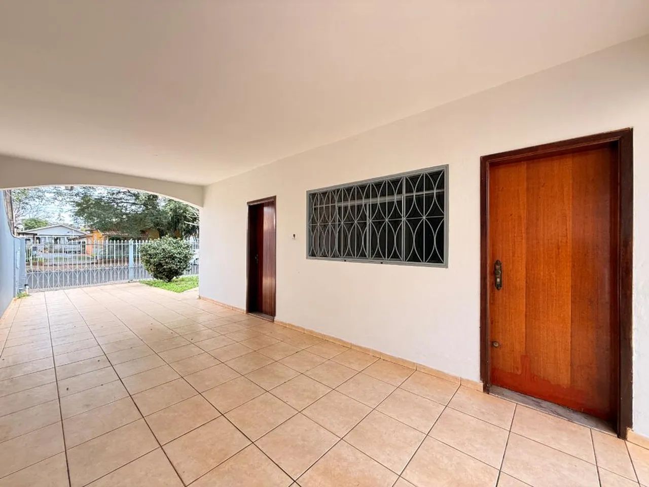 Casa para alugar em Maringá, Zona 07, com 3 quartos, com 182 m² - Foto 2