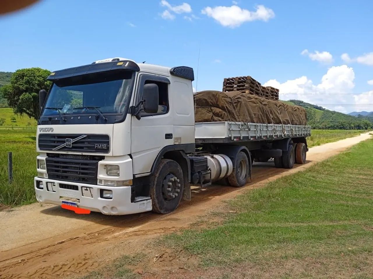 FM 2002 + carreta 2004