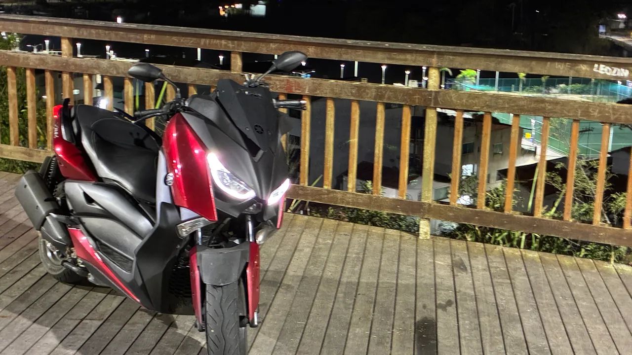  Yamaha 250 Xmax scooter  - Foto 2