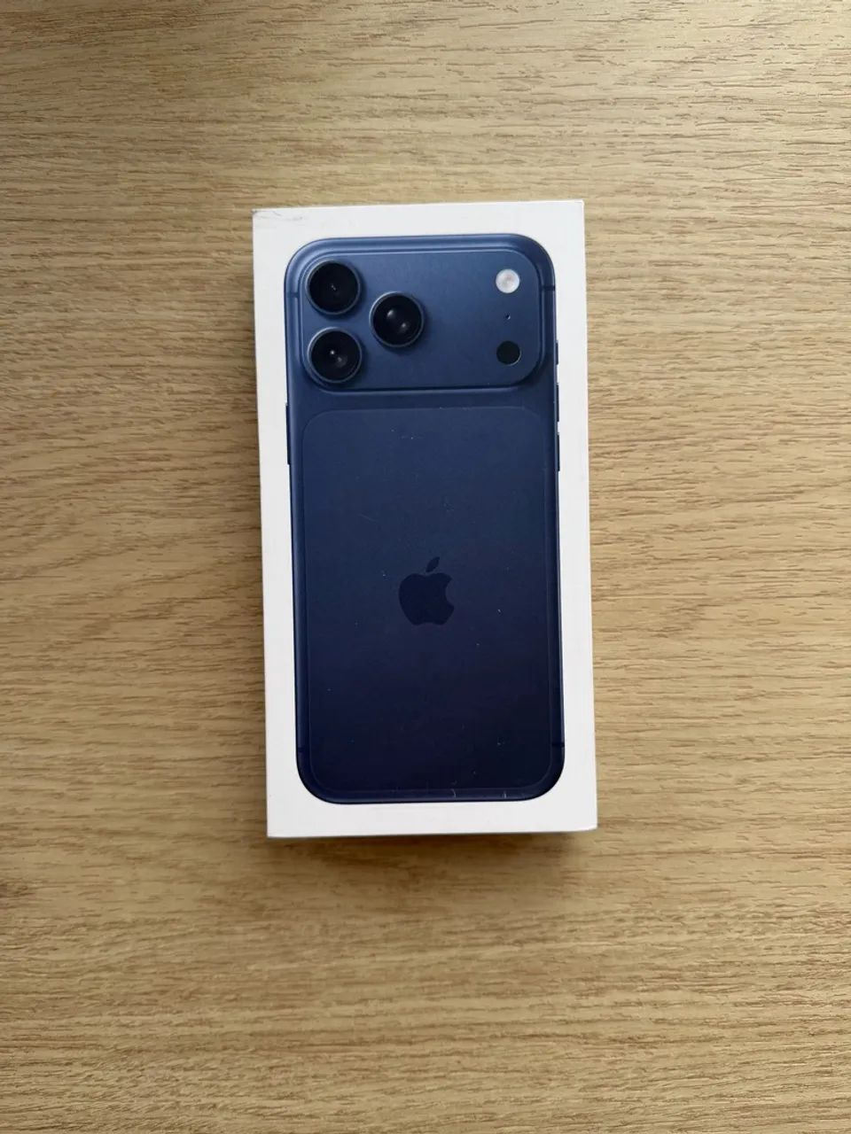 Caixa iPhone 17 Pro Max Azul