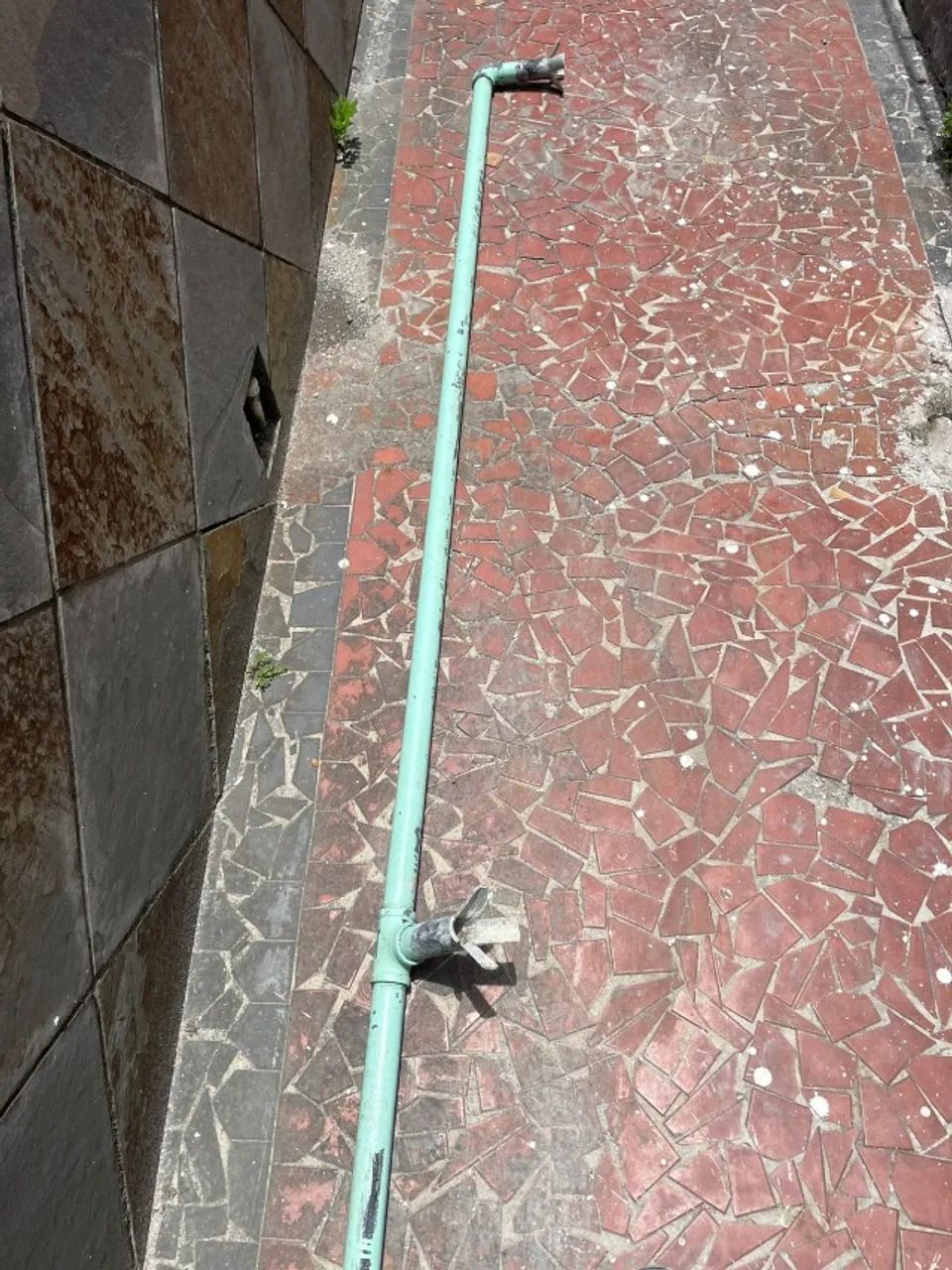 Corrimão de ferro com chumbado 4,25 metros 4 cm diâmetro  - Foto 2