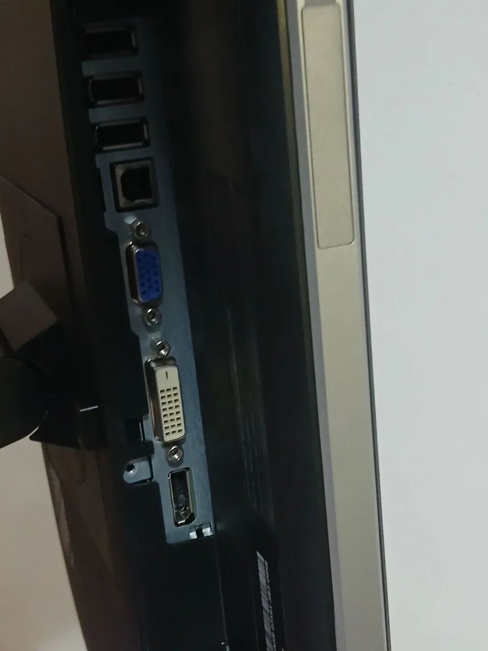Monitor Dell 23" base giratória e ajustável r$450 - Foto 3