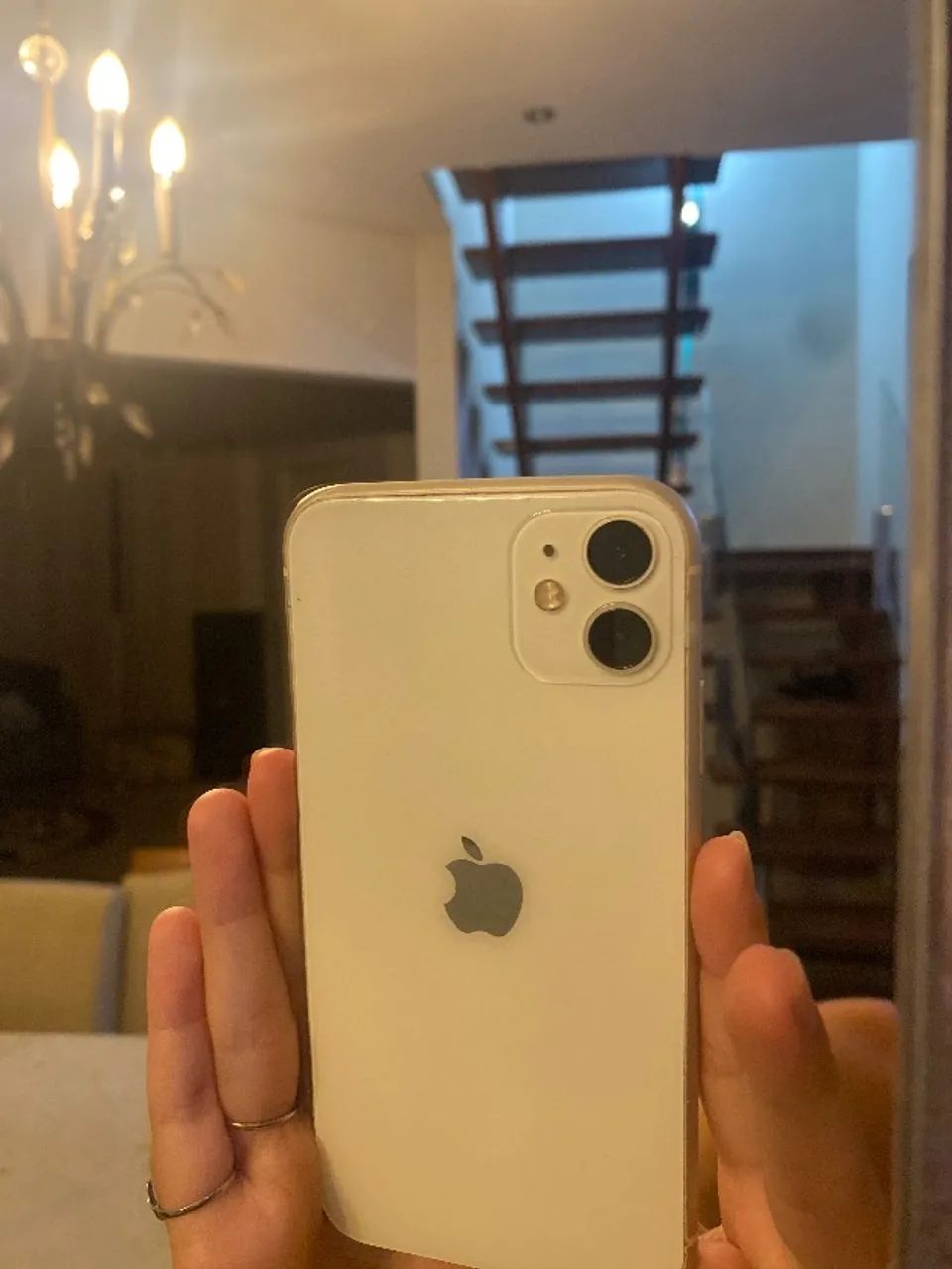 IPHONE 11 ótimo 8 capinhas e película junto  - Foto 4