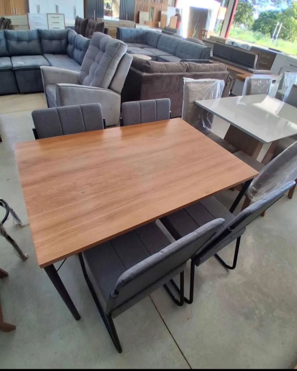 JOGO DE MESA URNAN COM 4 CADEIRAS NOVA 