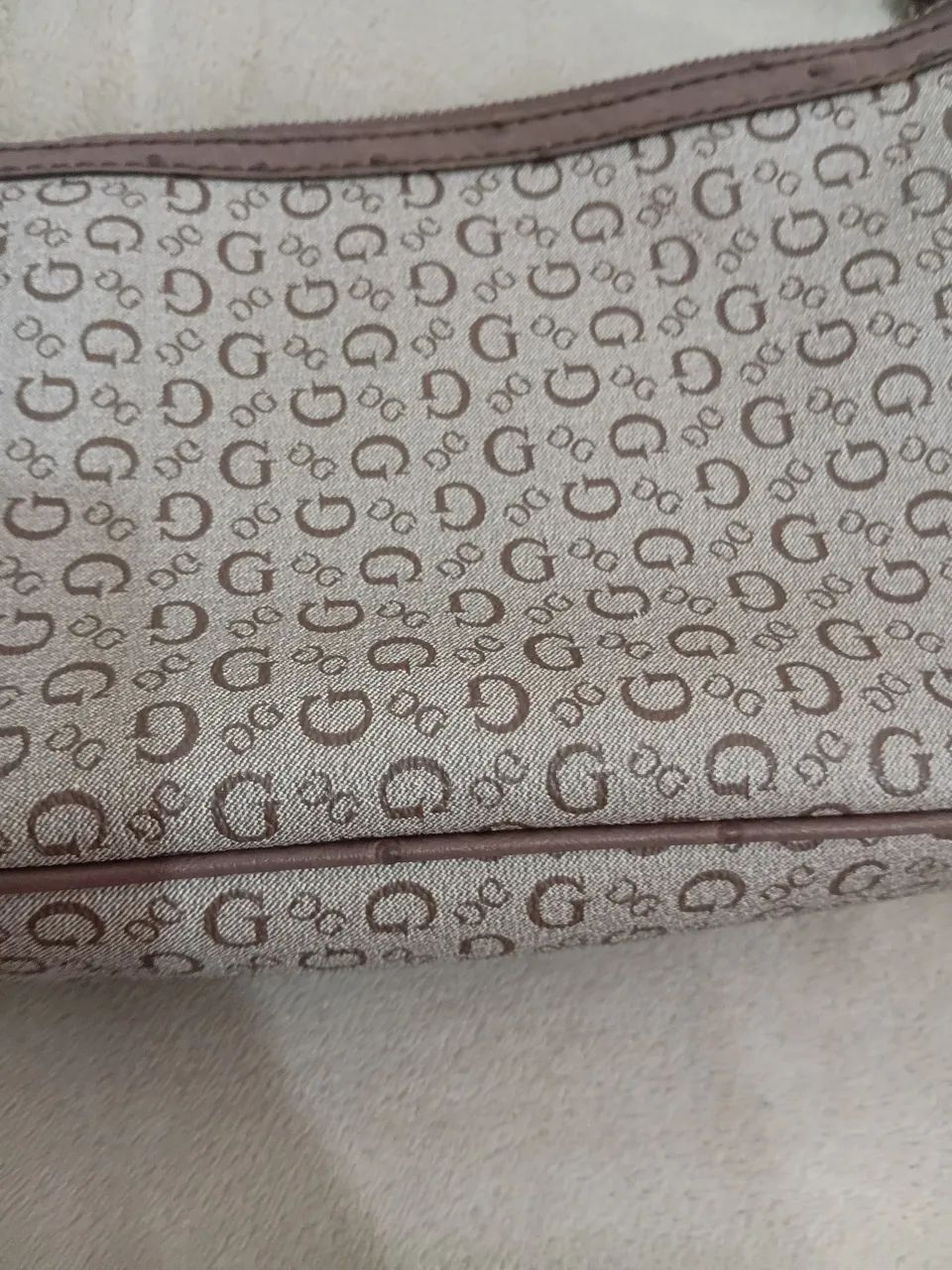Bolsa Guess modelo Baguete.  - Foto 5