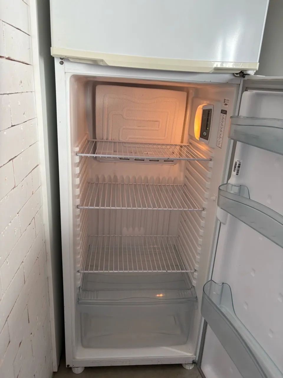 Vendo geladeira Cônsul  - Foto 3