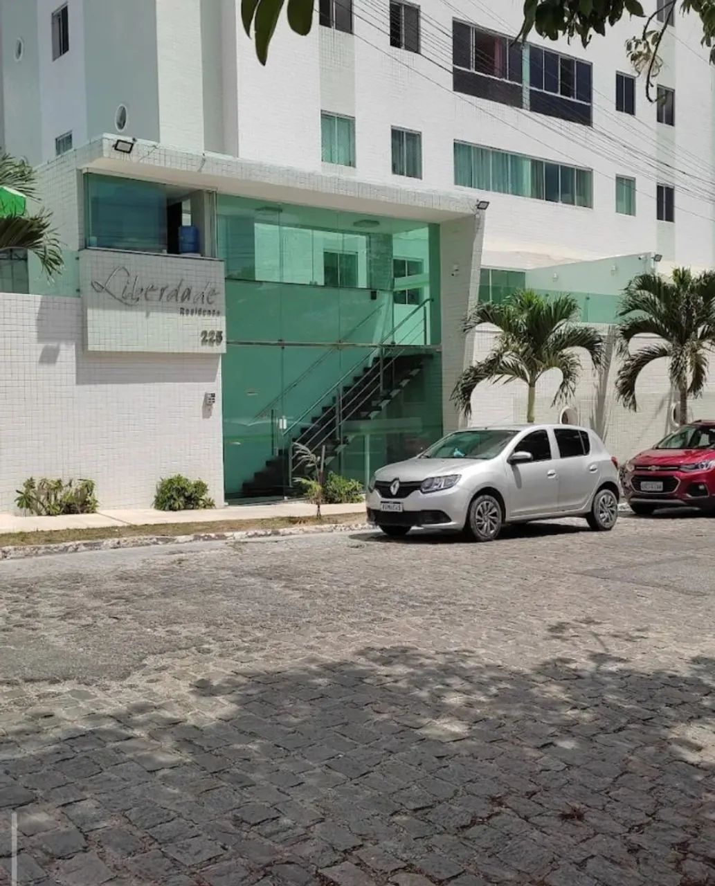 ALUGO QUARTO! Localização privilegiada. 