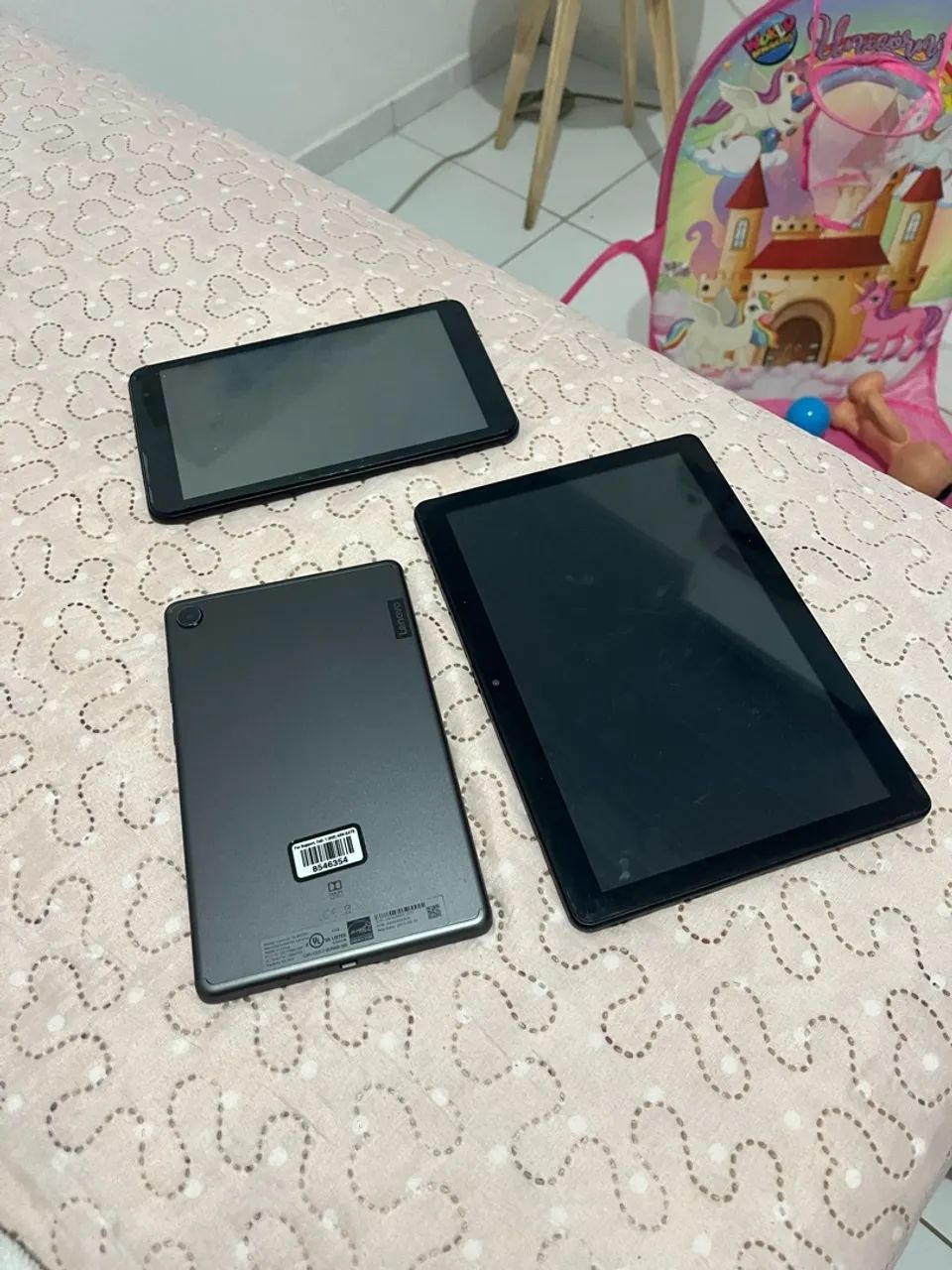 3 tablet 2 pra trocar tela e 1 funcionando 