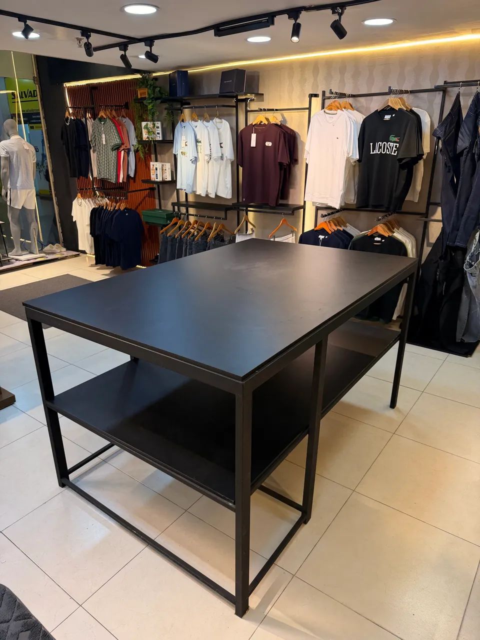 MESA CENTRAL PARA LOJA DE ROUPA  - Foto 2