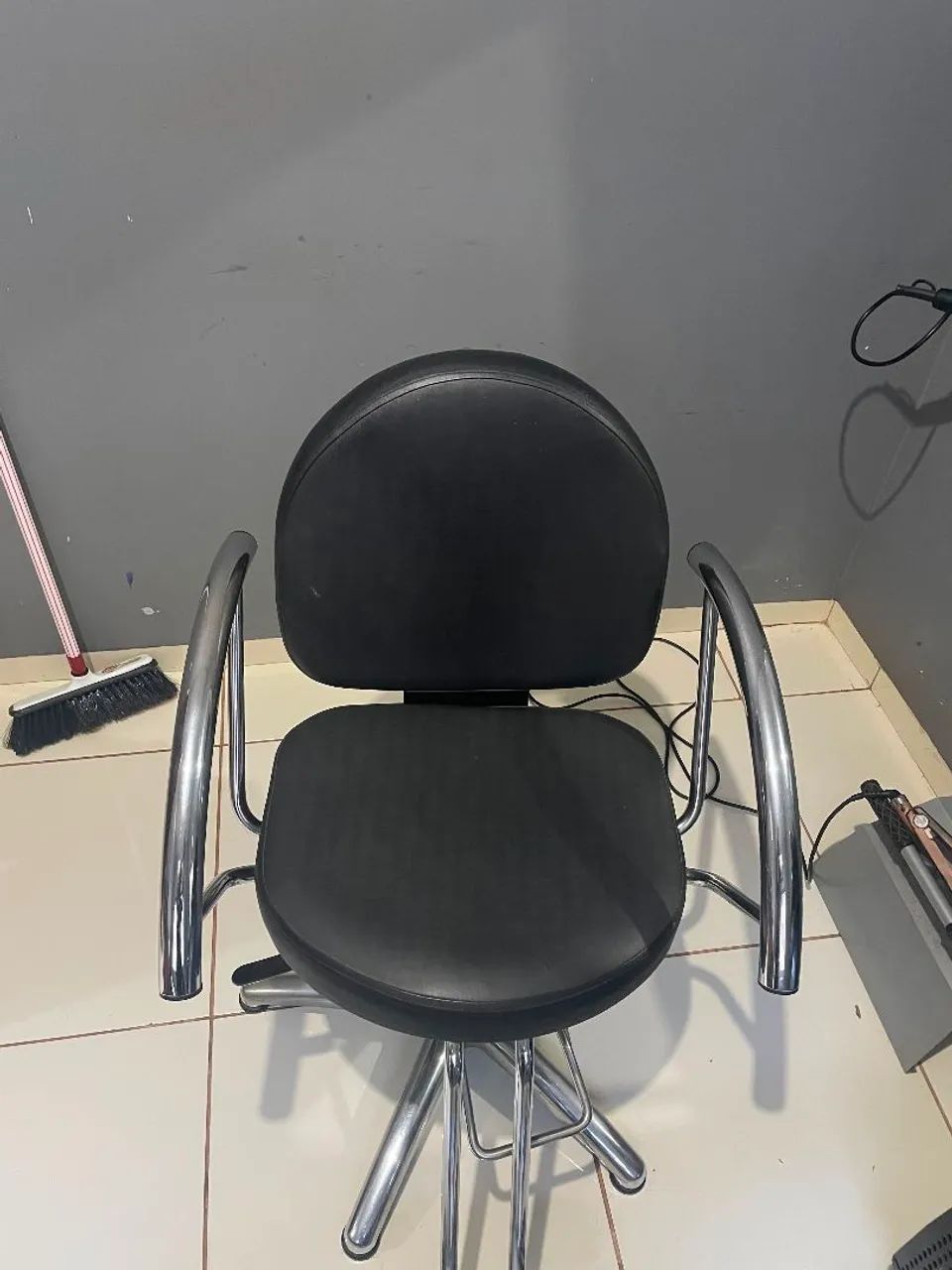 Cadeira e espelho pra salão  - Foto 2