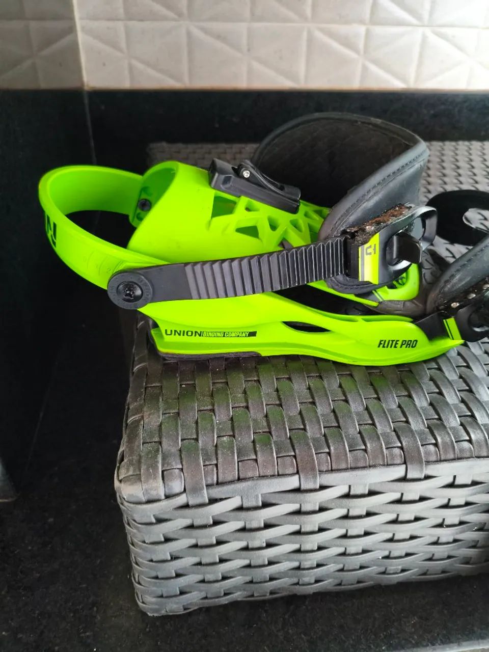 fixação de snowboard Union Binding Company modelo Flite Pro na cor verde neon. - Foto 3