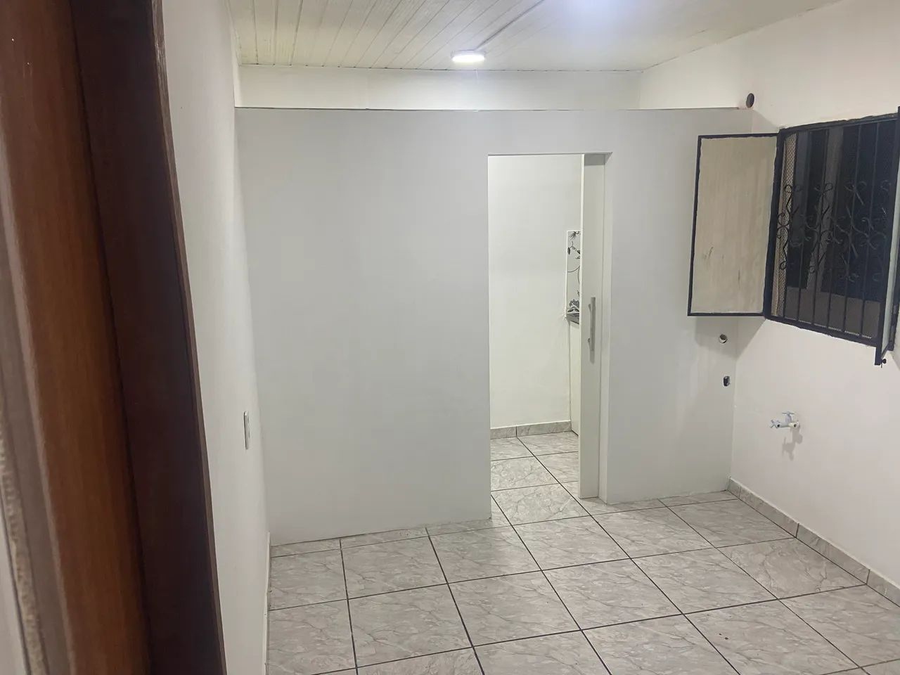 ALUGA-SE APARTAMENTO 