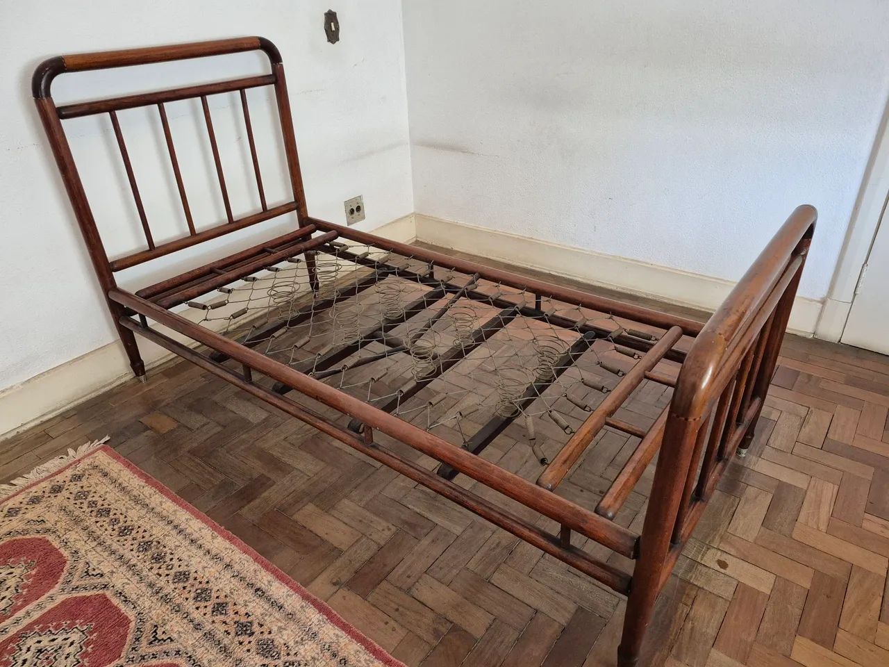 Cama patente antiga