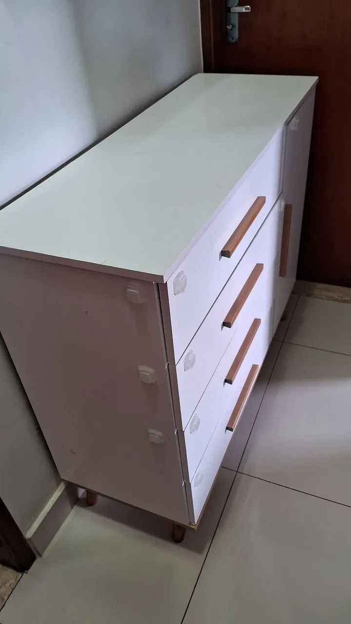 Cômoda branca com pezinhos  - Foto 3