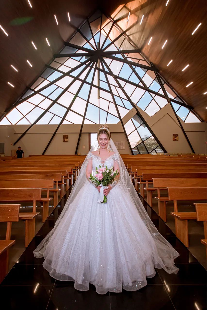 Vestido de Noiva com Véu - Foto 2