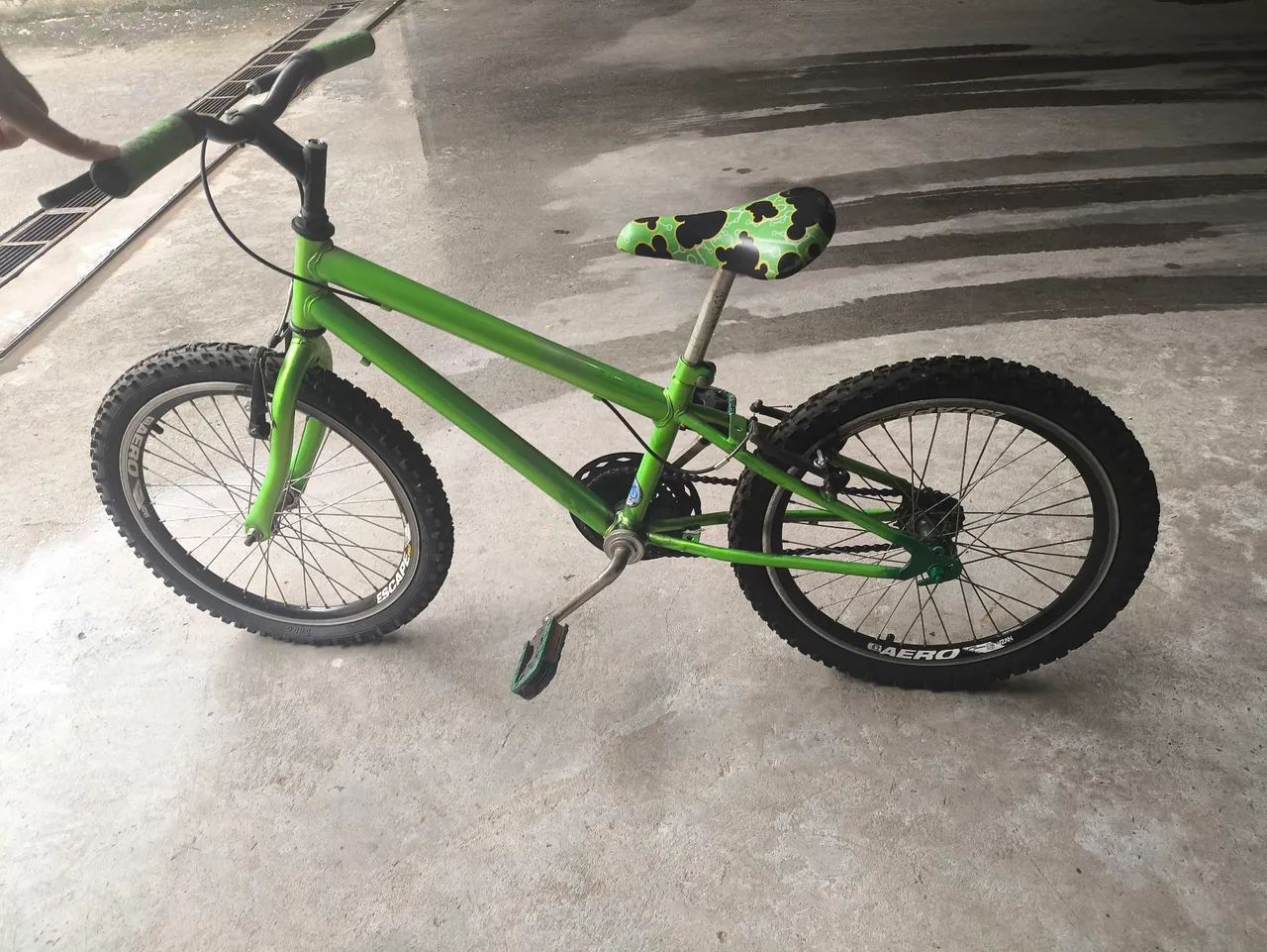 Bicicleta aro 20 + brinde (tênis de rodinha) - Foto 2