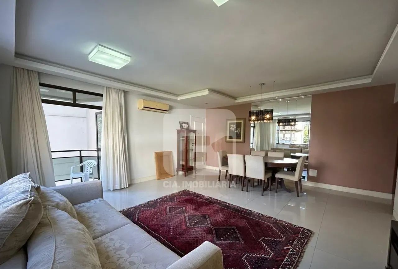 Apartamento de 3 quartos com 144m² à venda no Centro de Florianópolis.