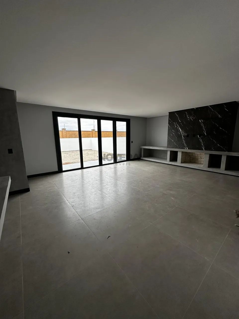 Casa alto padrão semimobiliada no Alphaville - Foto 2