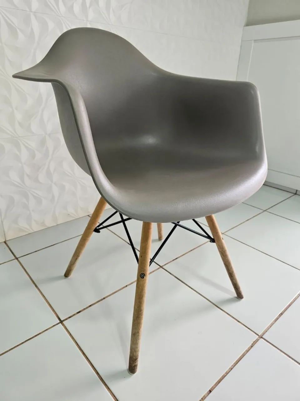 Cadeiras Charles Eames Cinza com Braço