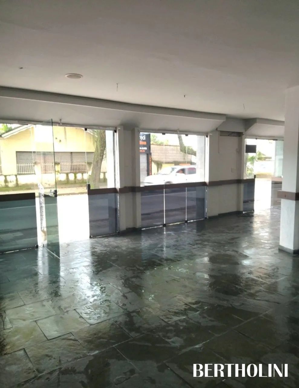 Ampla loja de esquina no Centro de Resende-RJ - Foto 3
