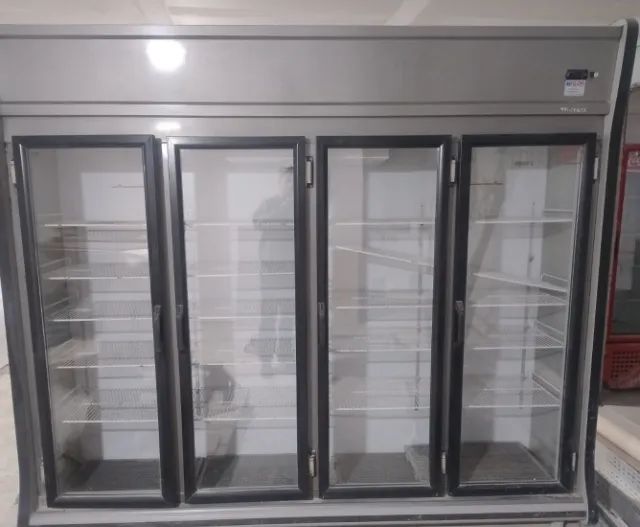 Refrigerador Expositor 4 portas 