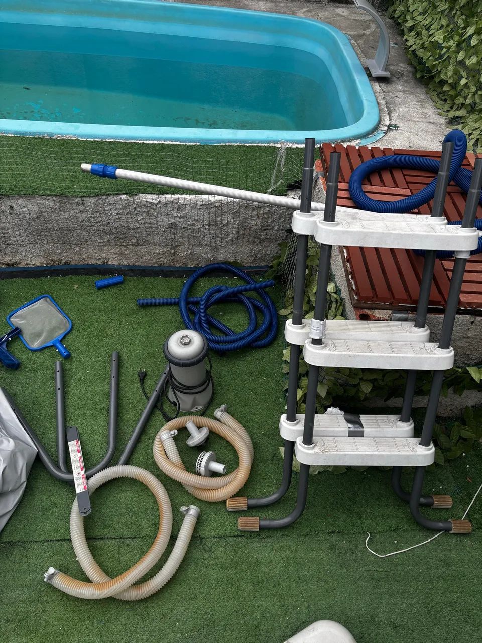 Piscina 9 mil litros + Bomba e Escada - Foto 4