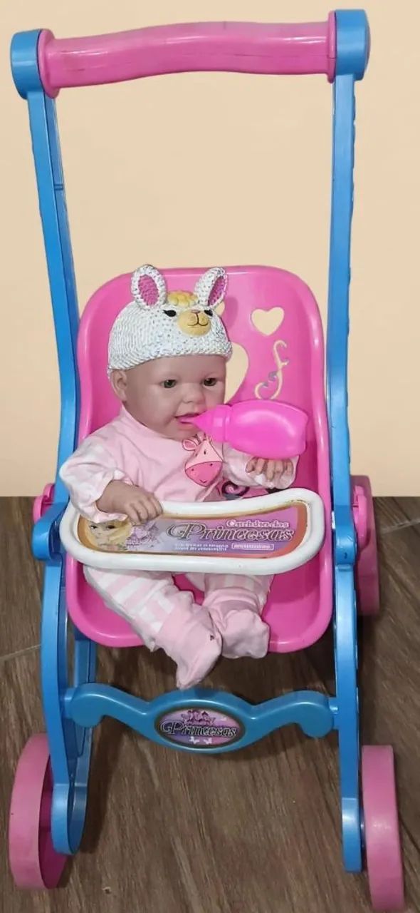 Carrinho de boneca com boneca e acessórios ótimo estado entrego apenas em itapetininga-sp  - Foto 4