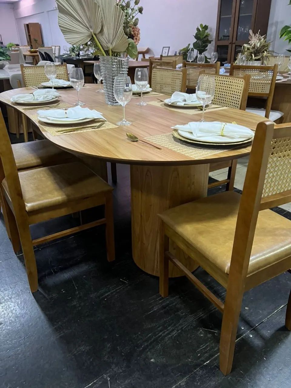 Mesa de Jantar Aura Oval com 06 cadeiras no courano 