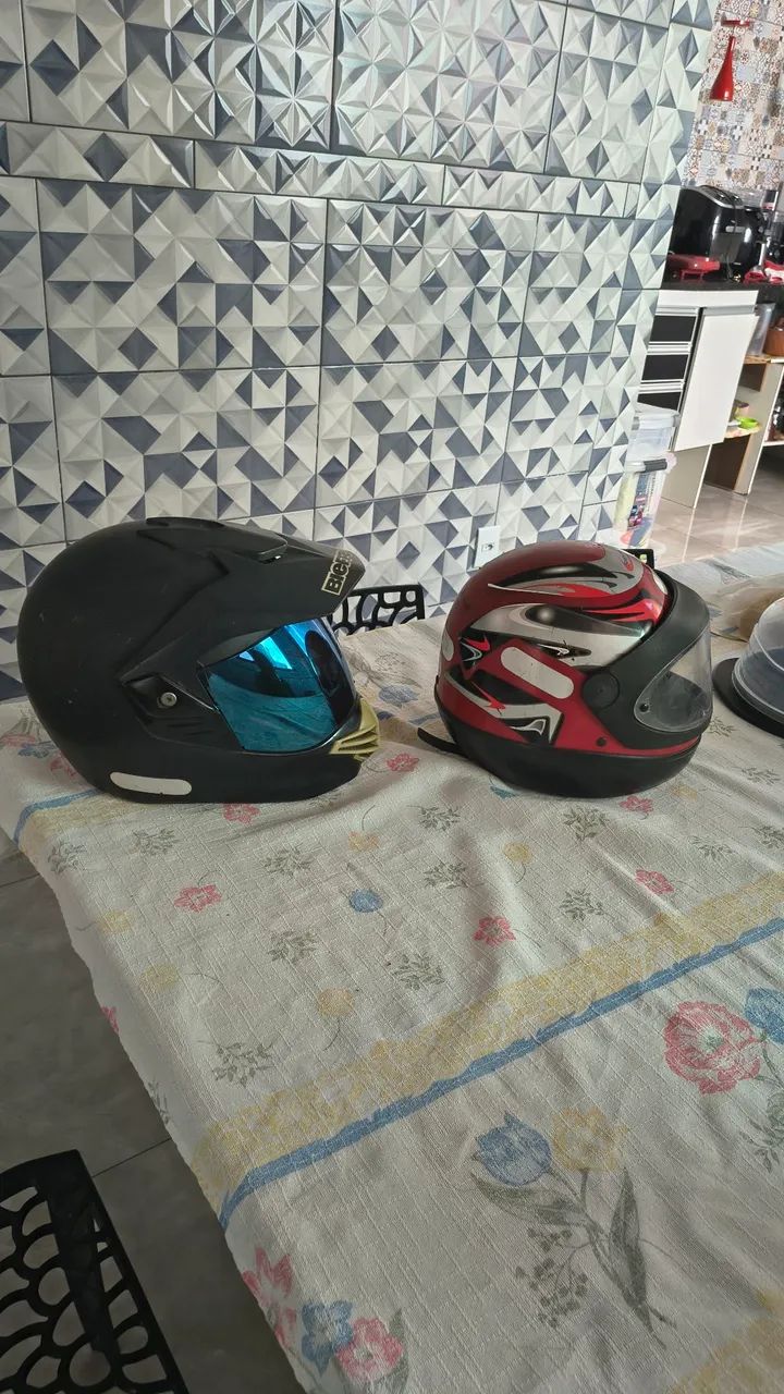 Vendo Capacete 1 Biefe e 1 samarino  - Foto 2