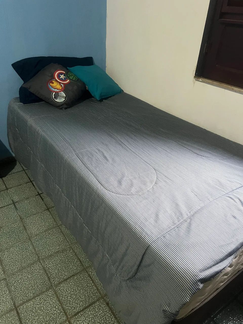 Cama solteirão, maior que a de solteiro