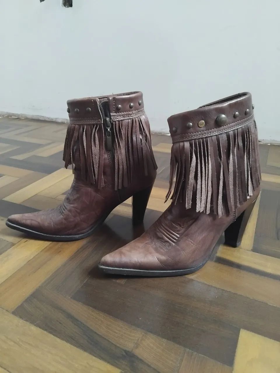 Bota  couro número 36