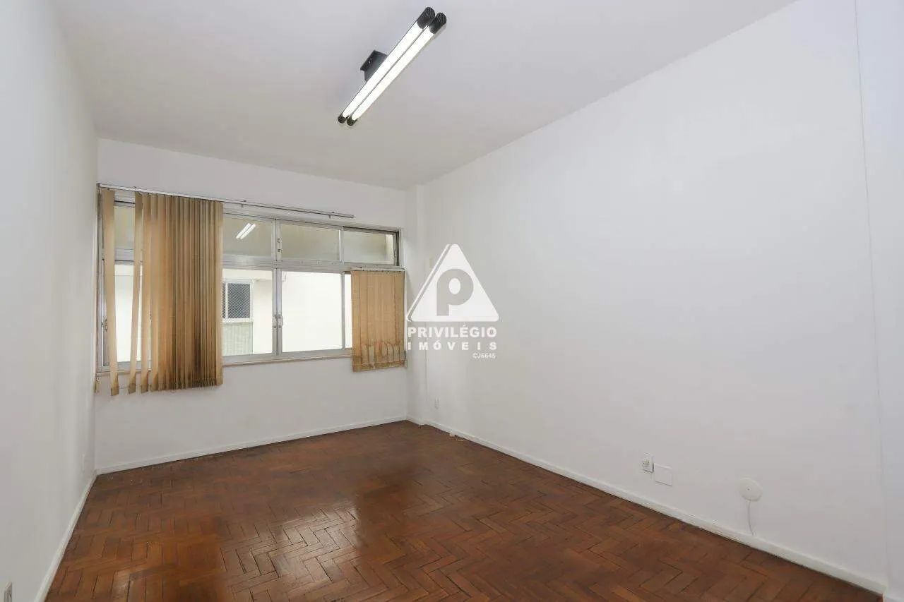 Sala Comercial em Ipanema: 25m², Andar Alto e Pronta para Usar