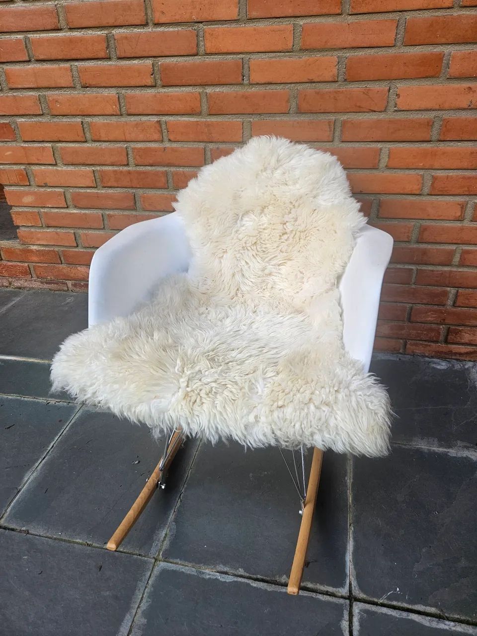 Cadeira eames balanço com pelego de ovelha - Foto 3