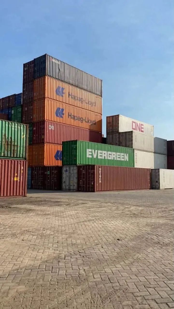 Container a venda.
