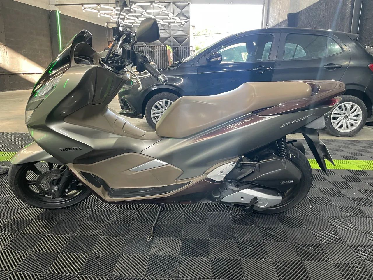 PCX DLX 2022 - Foto 3